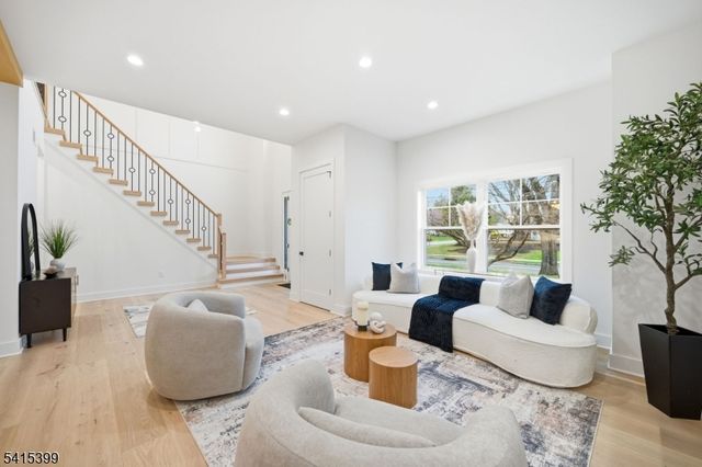 41 Orchard Rd, Florham Park Boro, NJ 07932