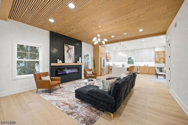 41 Orchard Rd, Florham Park Boro, NJ 07932