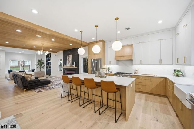 41 Orchard Rd, Florham Park Boro, NJ 07932