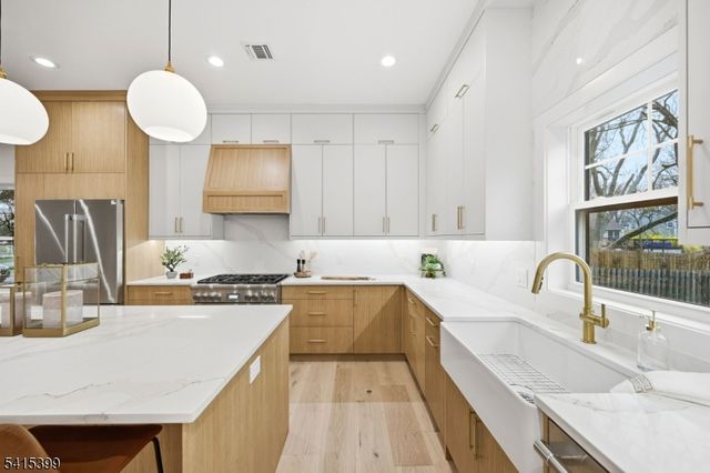 41 Orchard Rd, Florham Park Boro, NJ 07932