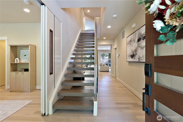 10034 Slater Avenue NE, Kirkland, WA 98033