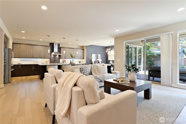 10034 Slater Avenue NE, Kirkland, WA 98033