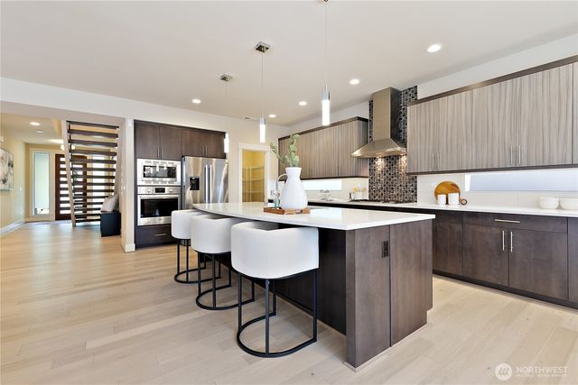10034 Slater Avenue NE, Kirkland, WA 98033