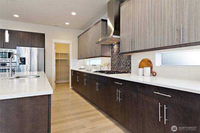 10034 Slater Avenue NE, Kirkland, WA 98033