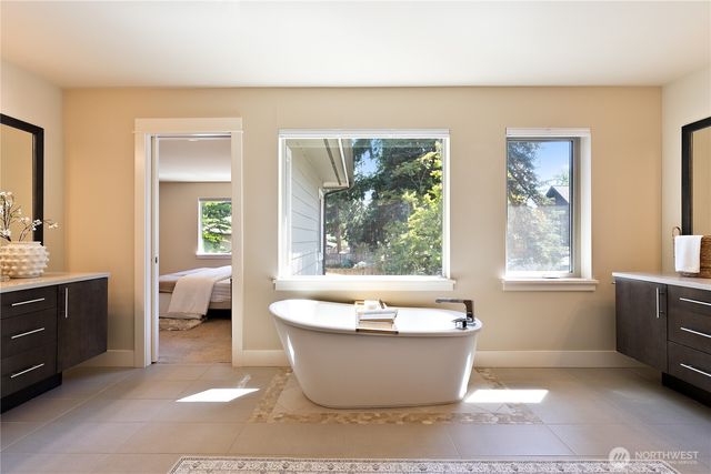 10034 Slater Avenue NE, Kirkland, WA 98033