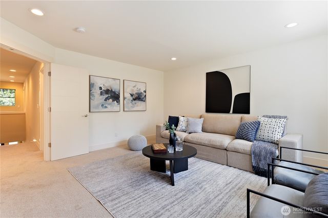 10034 Slater Avenue NE, Kirkland, WA 98033