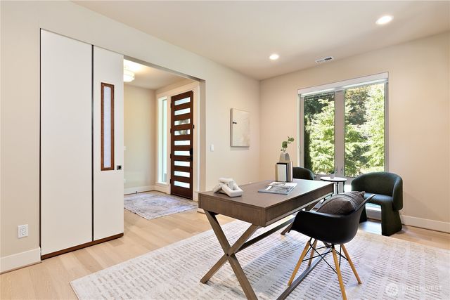10034 Slater Avenue NE, Kirkland, WA 98033