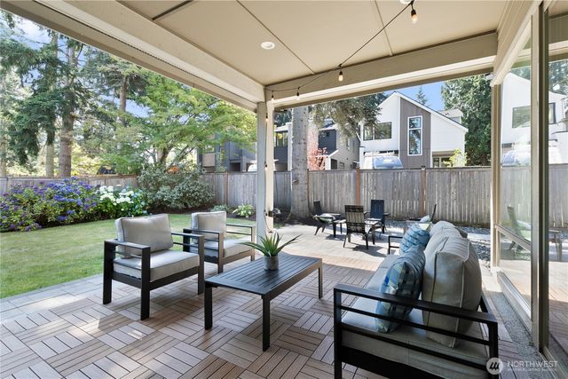 10034 Slater Avenue NE, Kirkland, WA 98033