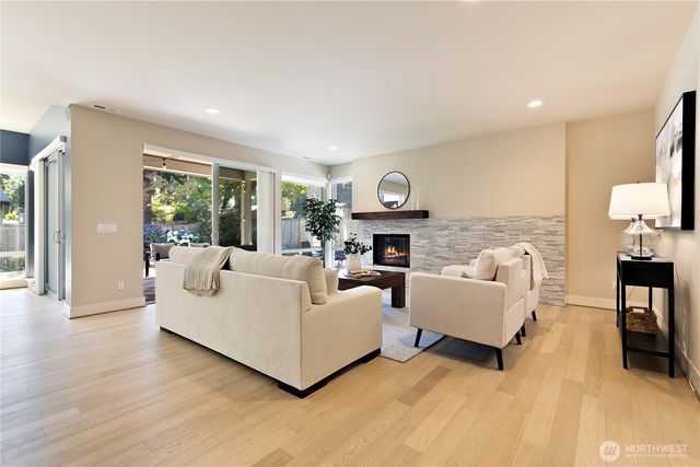 10034 Slater Avenue NE, Kirkland, WA 98033