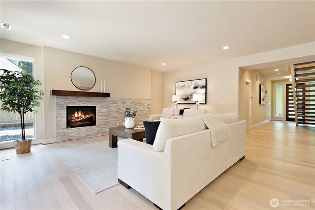 10034 Slater Avenue NE, Kirkland, WA 98033