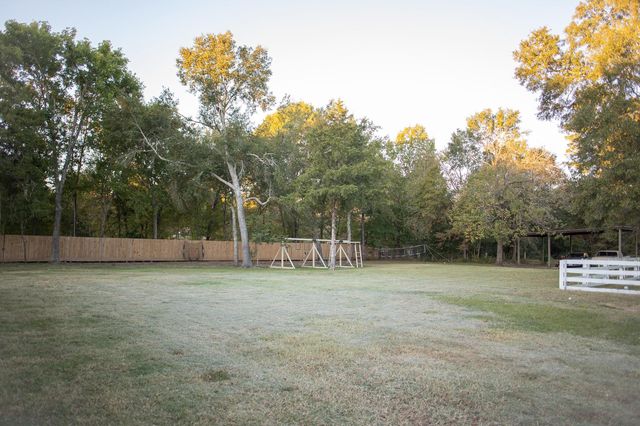 15966 Green Meadow Loop, Willis, TX 77318