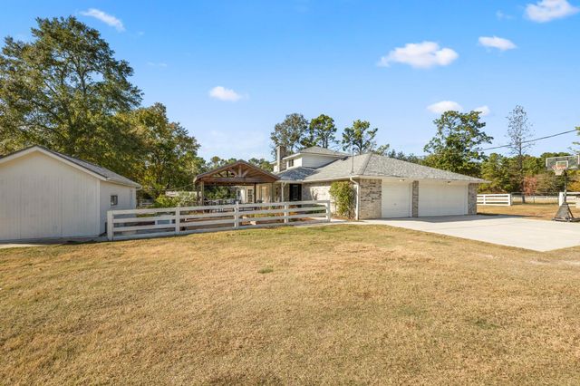 15966 Green Meadow Loop, Willis, TX 77318