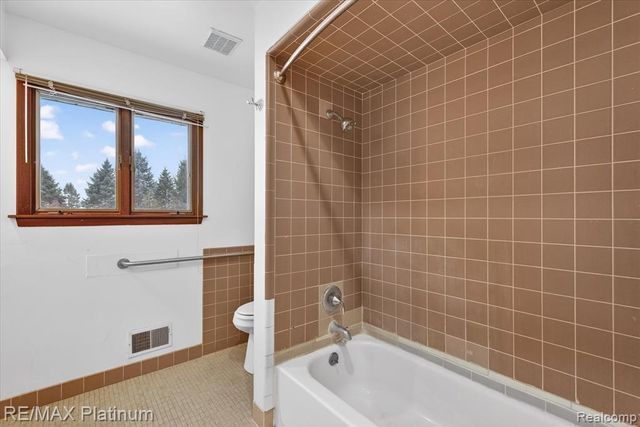 3965 Parsons Road, Howell, MI 48855