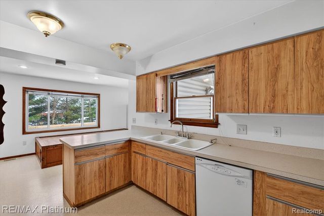 3965 Parsons Road, Howell, MI 48855