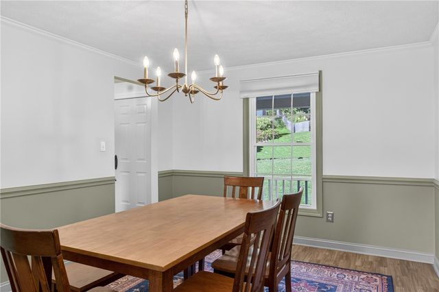 5885 Dalmatian Dr, Bethel Park, PA 15102