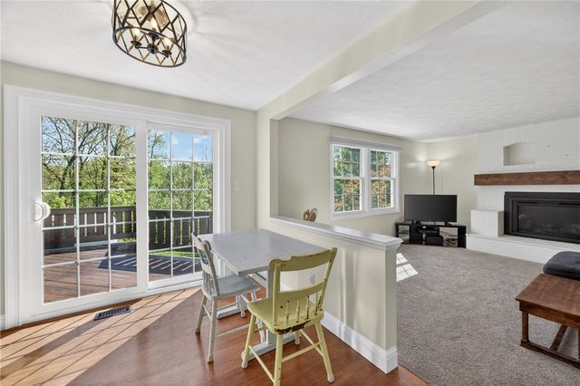5885 Dalmatian Dr, Bethel Park, PA 15102