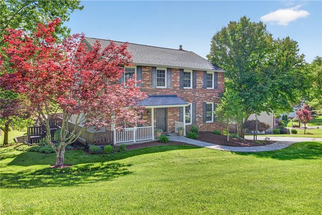 5885 Dalmatian Dr, Bethel Park, PA 15102