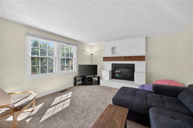5885 Dalmatian Dr, Bethel Park, PA 15102