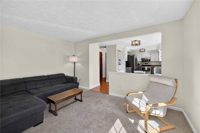 5885 Dalmatian Dr, Bethel Park, PA 15102