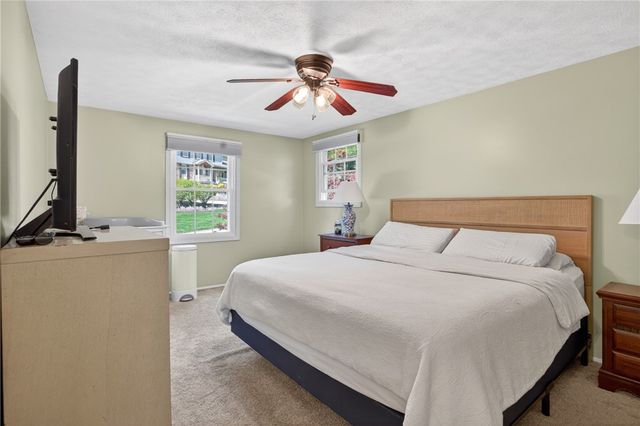 5885 Dalmatian Dr, Bethel Park, PA 15102