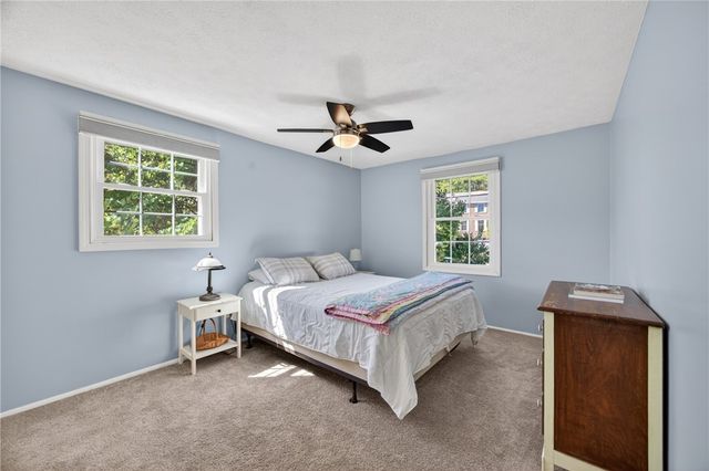 5885 Dalmatian Dr, Bethel Park, PA 15102