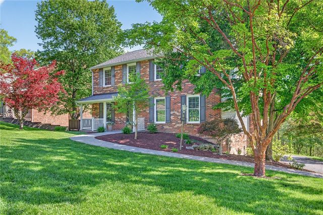 5885 Dalmatian Dr, Bethel Park, PA 15102
