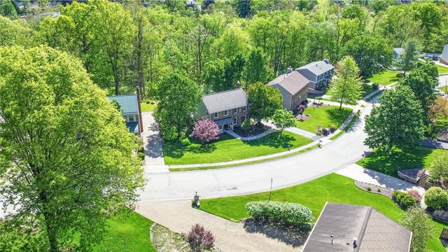 5885 Dalmatian Dr, Bethel Park, PA 15102