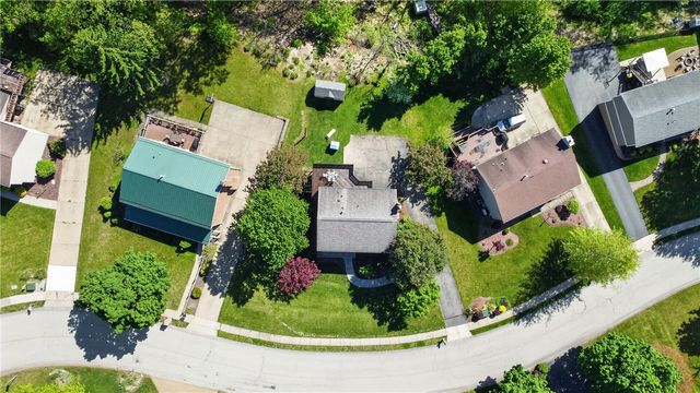 5885 Dalmatian Dr, Bethel Park, PA 15102