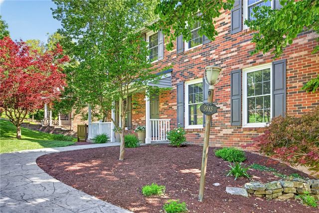 5885 Dalmatian Dr, Bethel Park, PA 15102