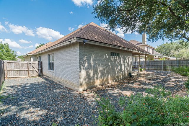 2613 Fairwood Dr, New Braunfels, TX 78132
