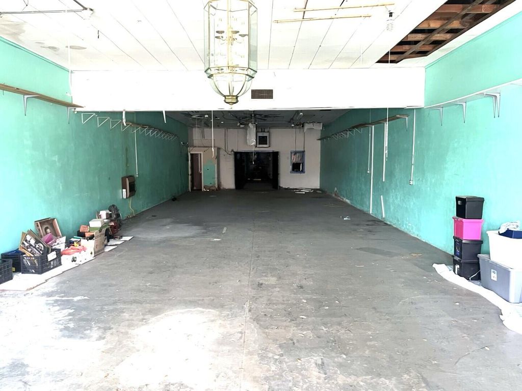 Image 3 of property listing at 115 N Chadbourne Street, San Angelo, TX 76903