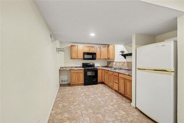 14256 Oakland Court, Grandview, MO 64030
