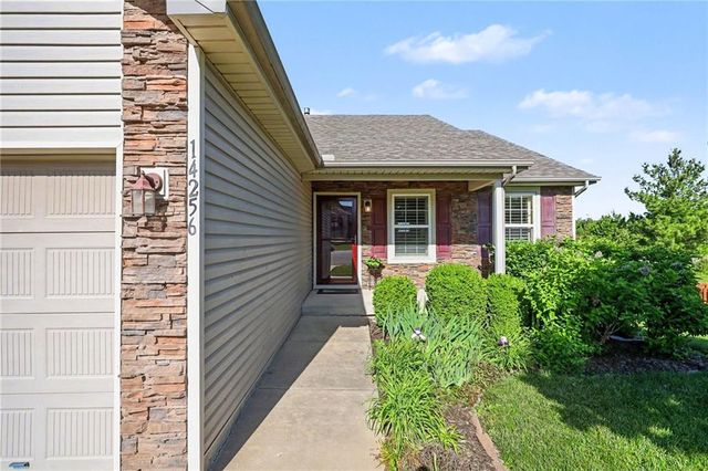 14256 Oakland Court, Grandview, MO 64030