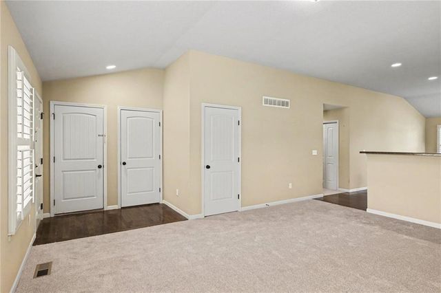 14256 Oakland Court, Grandview, MO 64030