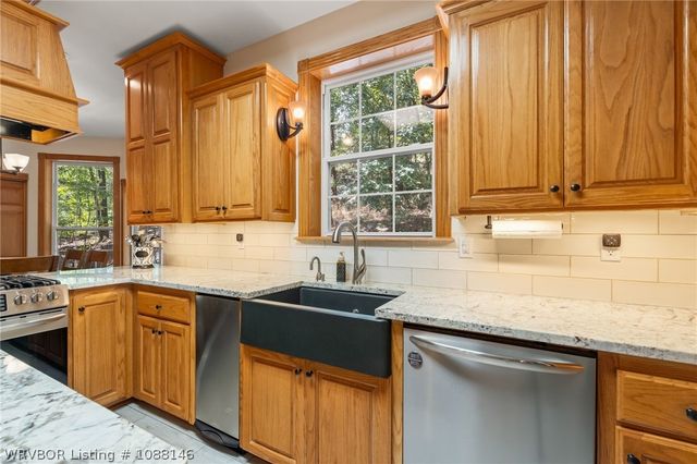 904 River Overlook Loop, Van Buren, AR 72956