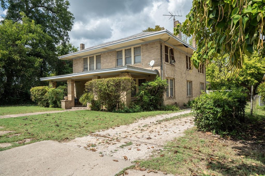 305 Hill Street, Farmersville, TX 75442