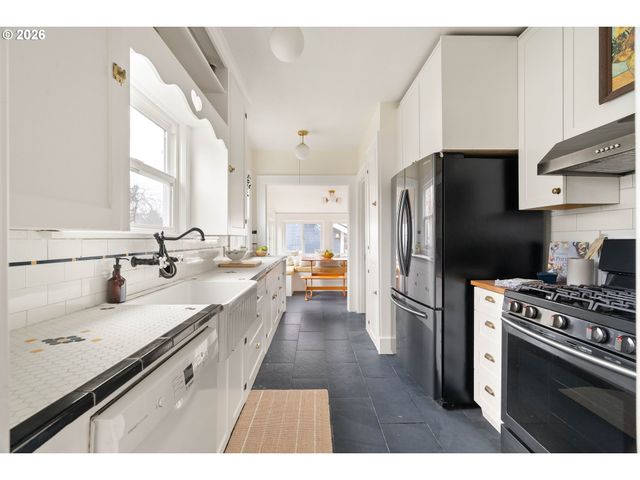 514 Ne 71ST Ave, Portland, OR 97213