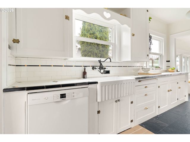 514 Ne 71ST Ave, Portland, OR 97213