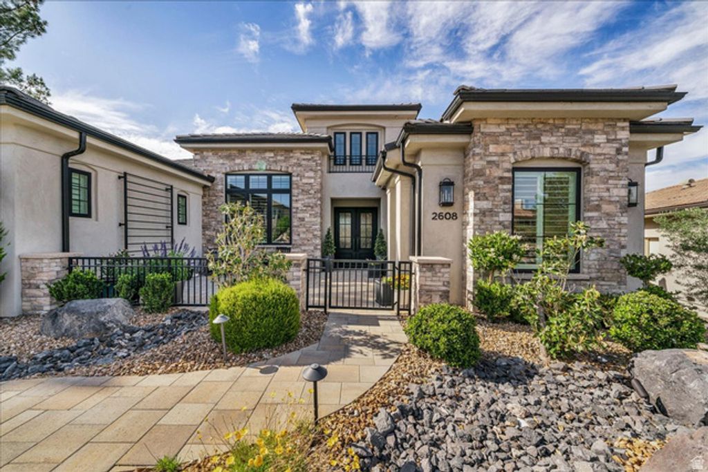 Image 3 of property listing at 2608 W CANYON RIDGE RD, St. George, UT 84770