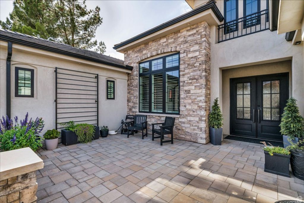 Image 4 of property listing at 2608 W CANYON RIDGE RD, St. George, UT 84770