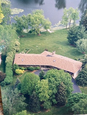 27200 W Lakeview Drive South Drive, Lake Barrington, IL 60084