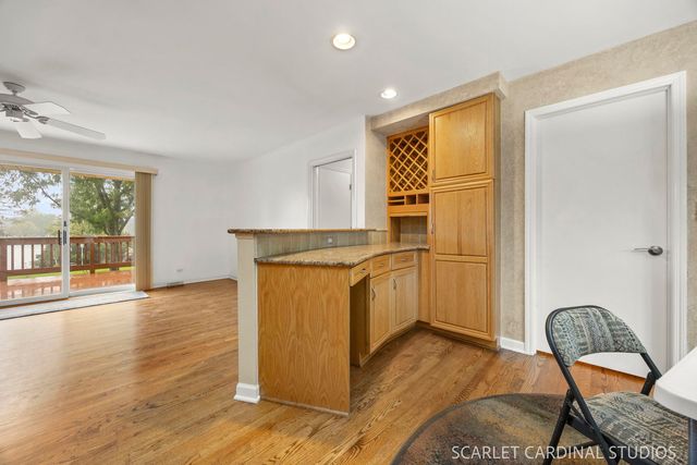 27200 W Lakeview Drive South Drive, Lake Barrington, IL 60084