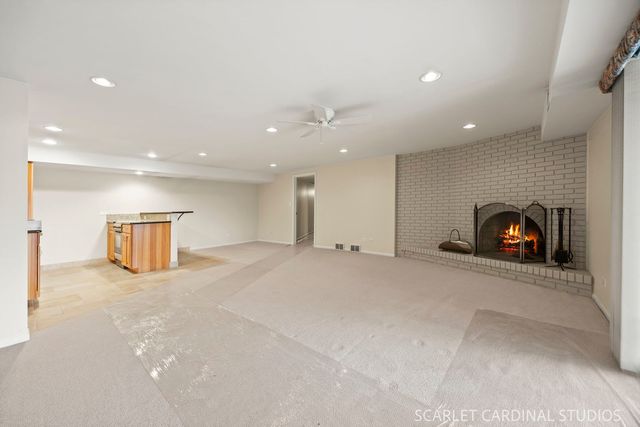 27200 W Lakeview Drive South Drive, Lake Barrington, IL 60084