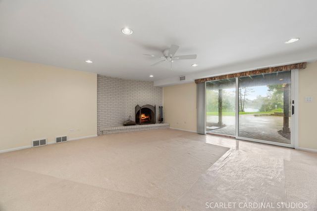 27200 W Lakeview Drive South Drive, Lake Barrington, IL 60084