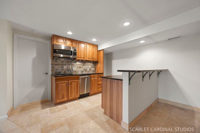 27200 W Lakeview Drive South Drive, Lake Barrington, IL 60084