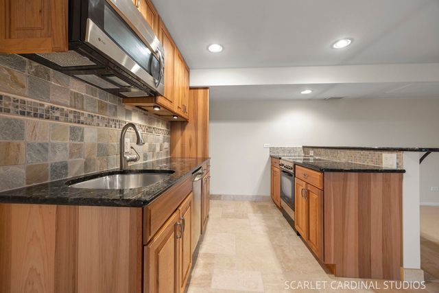 27200 W Lakeview Drive South Drive, Lake Barrington, IL 60084