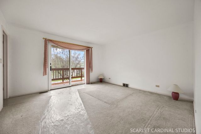27200 W Lakeview Drive South Drive, Lake Barrington, IL 60084