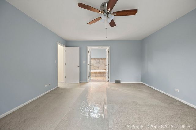 27200 W Lakeview Drive South Drive, Lake Barrington, IL 60084