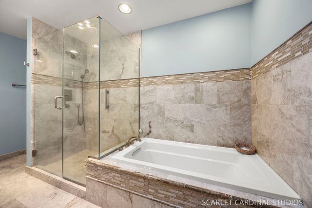 27200 W Lakeview Drive South Drive, Lake Barrington, IL 60084