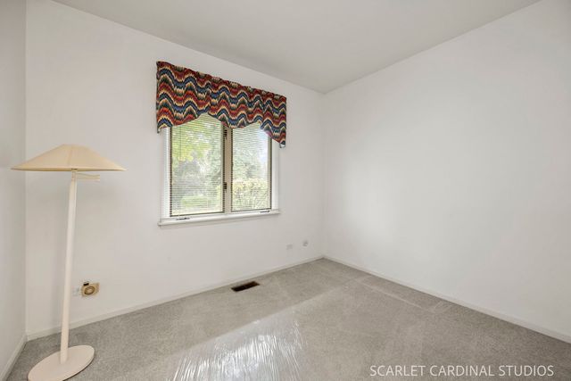 27200 W Lakeview Drive South Drive, Lake Barrington, IL 60084